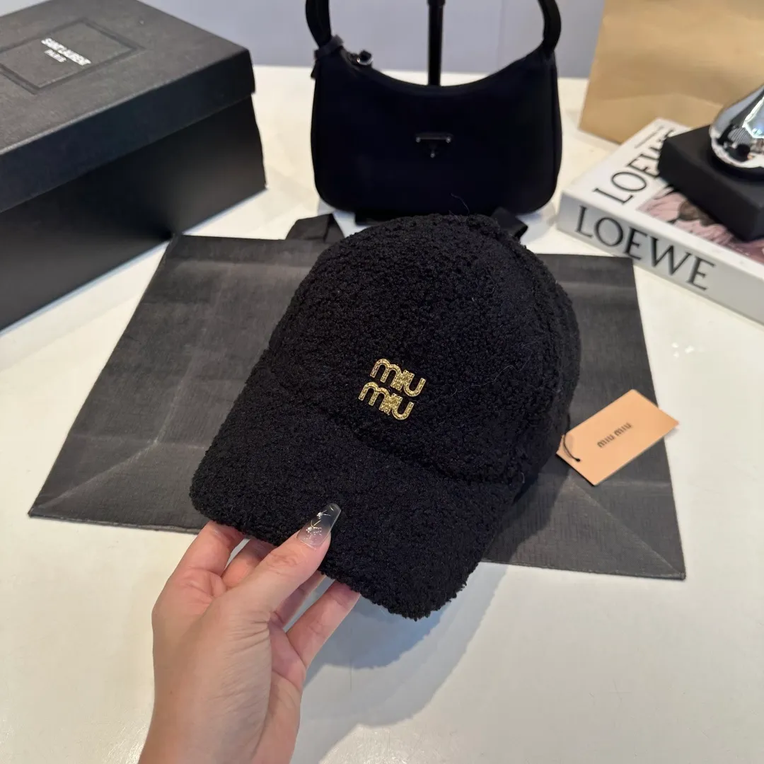 P60 miumiu 25 autumn and winter new lamb wool letter baseball cap