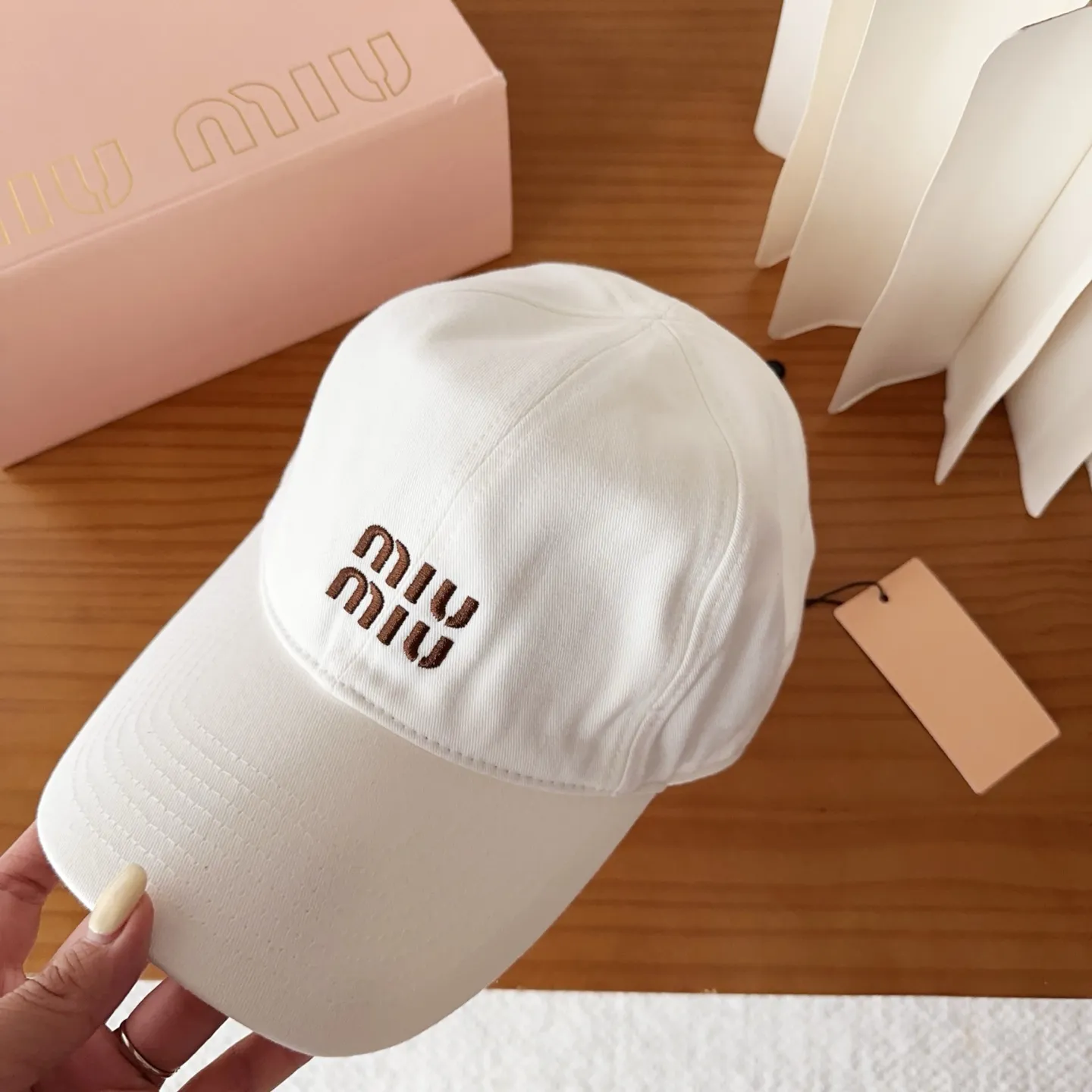 💰60 miumiu new autumn and winter baseball cap from miumiu. The original order is genuine and made to order. The original workmanship is meticulous and the quality is superb!