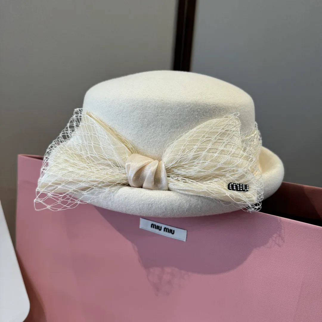 💰230¥ White miumiu new wool 🦙 top hat, beret, super goddess style, advanced custom hat, 100% wool 🦙% fabric, head circumference 57cm