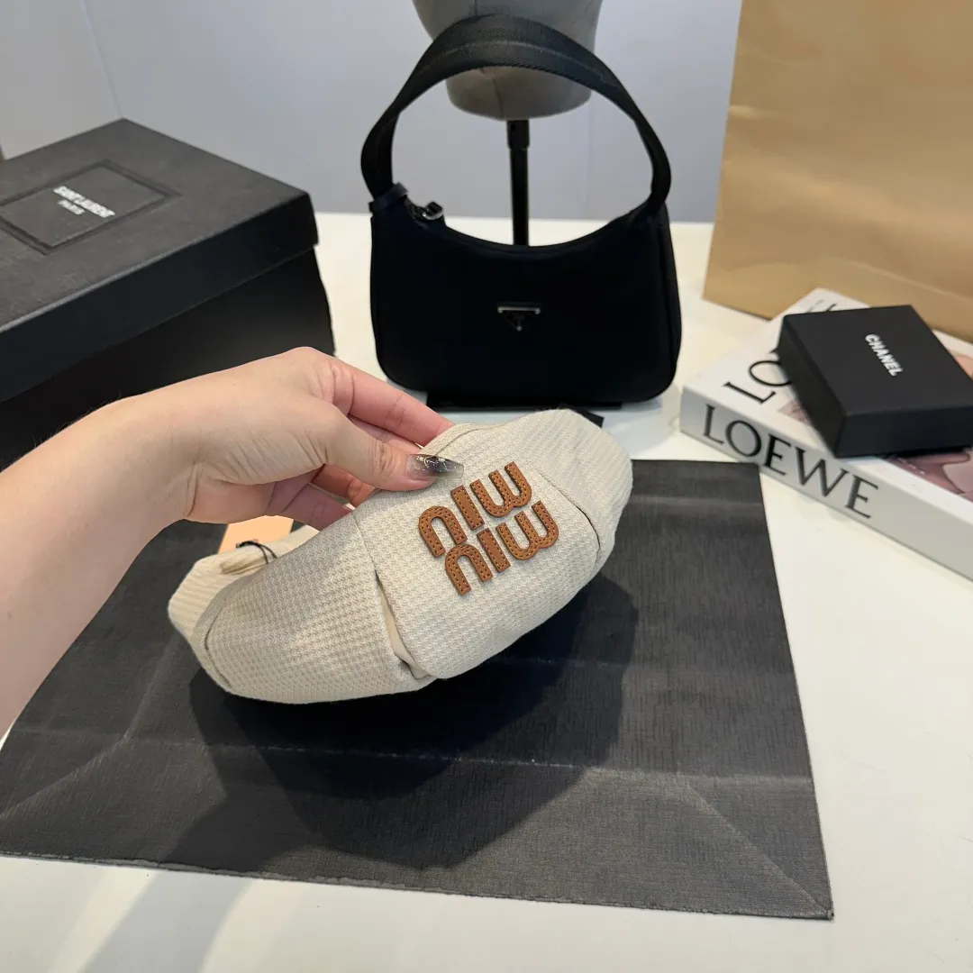 P60 miumiu autumn and winter new beret, official style, retro style beret, head circumference 57cm