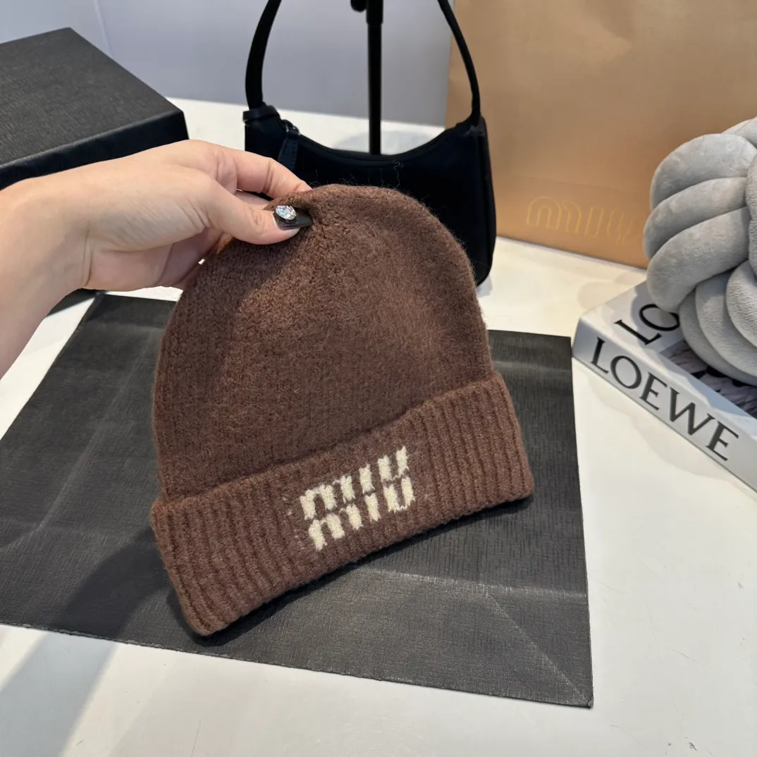 P56 miumiu Miu Miu counter new knitted woolen hat