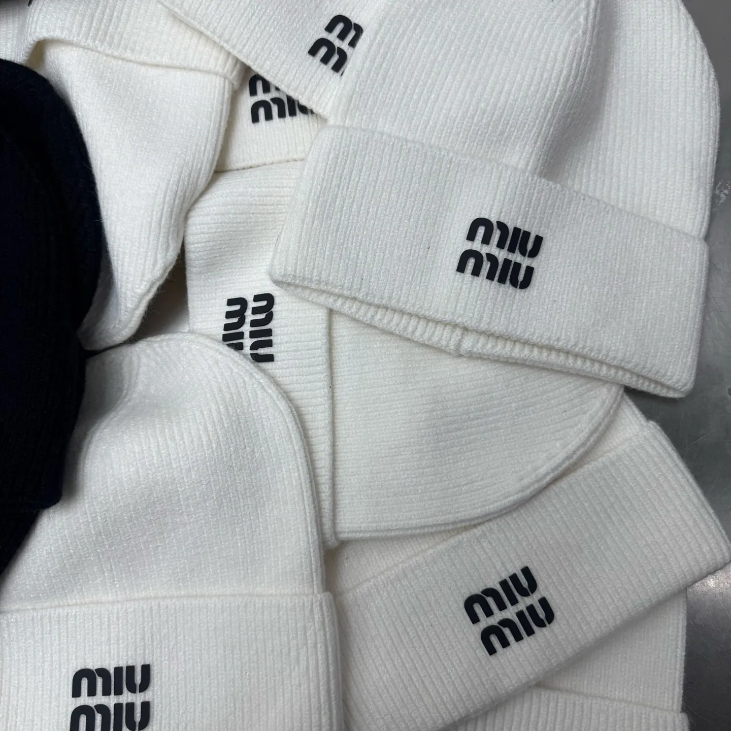 Order style miumiu beanie is shipped✈️