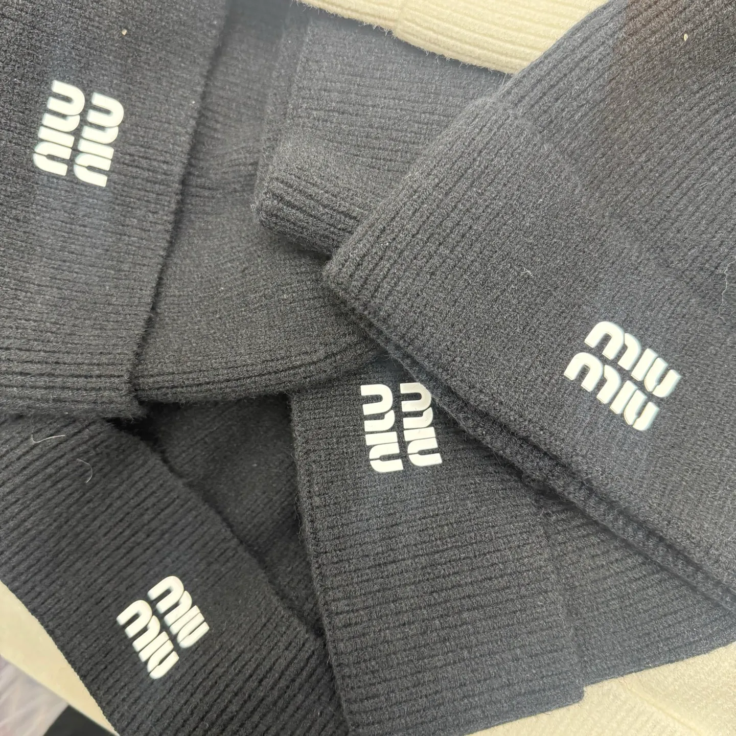 Order style miumiu beanie is shipped✈️
