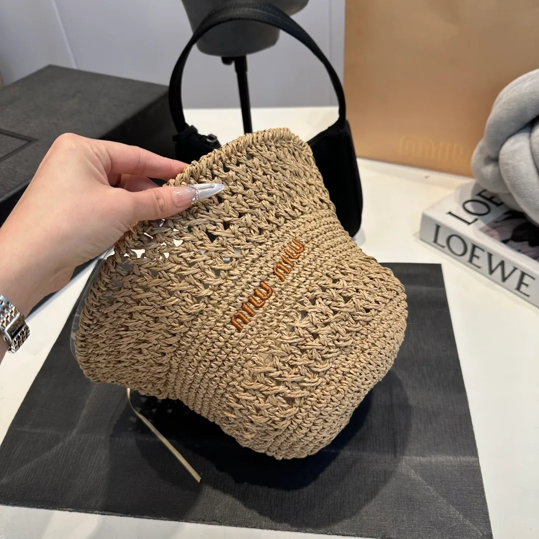 P60 miumiu embroidered handhook hat, ladylike round hat, high-end customization, head circumference 57cm
