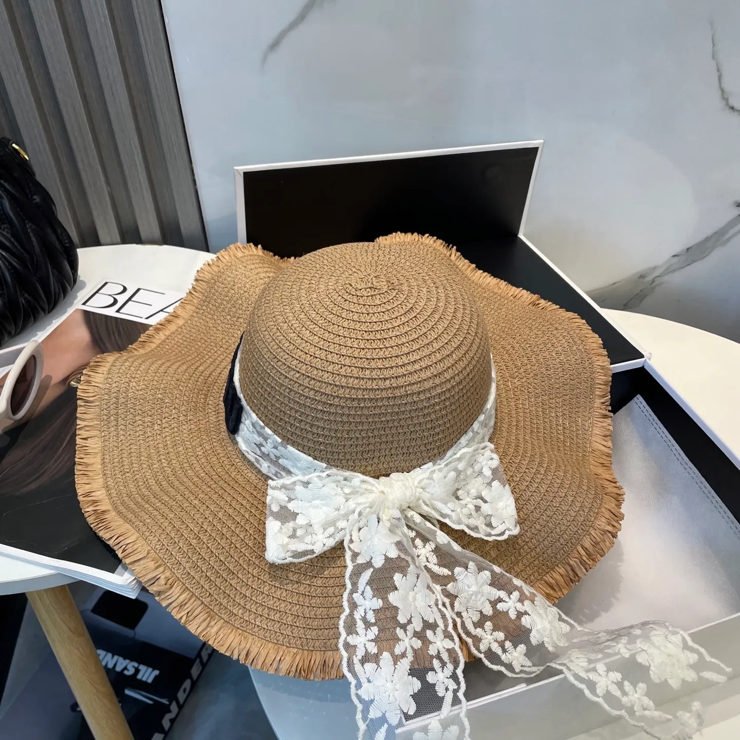 P60 miumiu 2025 new straw hat, advanced customization, lady style, attention to detail, sun protection and UV protection in summer, a must-have for travel, versatile and good-looking