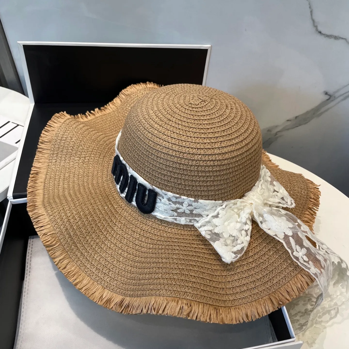 P60 miumiu 2025 new straw hat, advanced customization, lady style, attention to detail, sun protection and UV protection in summer, a must-have for travel, versatile and good-looking