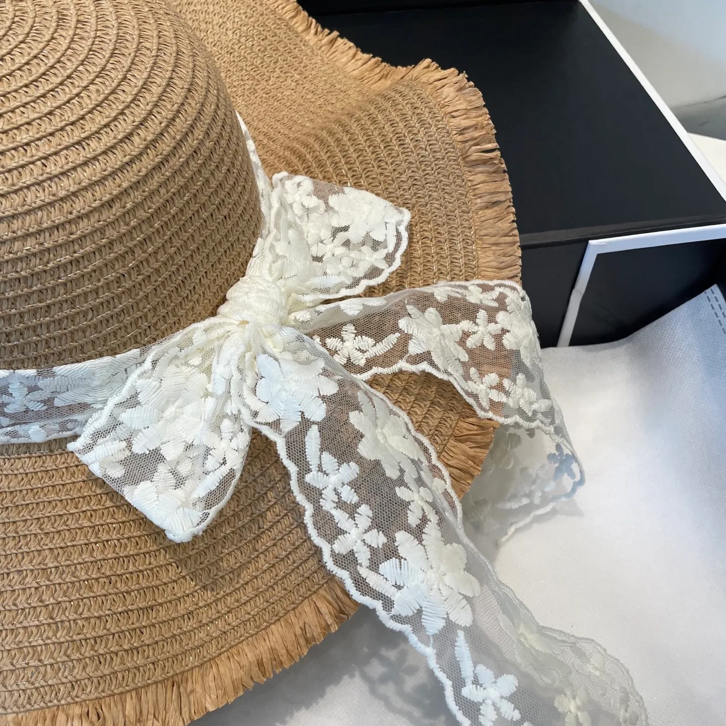 P60 miumiu 2025 new straw hat, advanced customization, lady style, attention to detail, sun protection and UV protection in summer, a must-have for travel, versatile and good-looking
