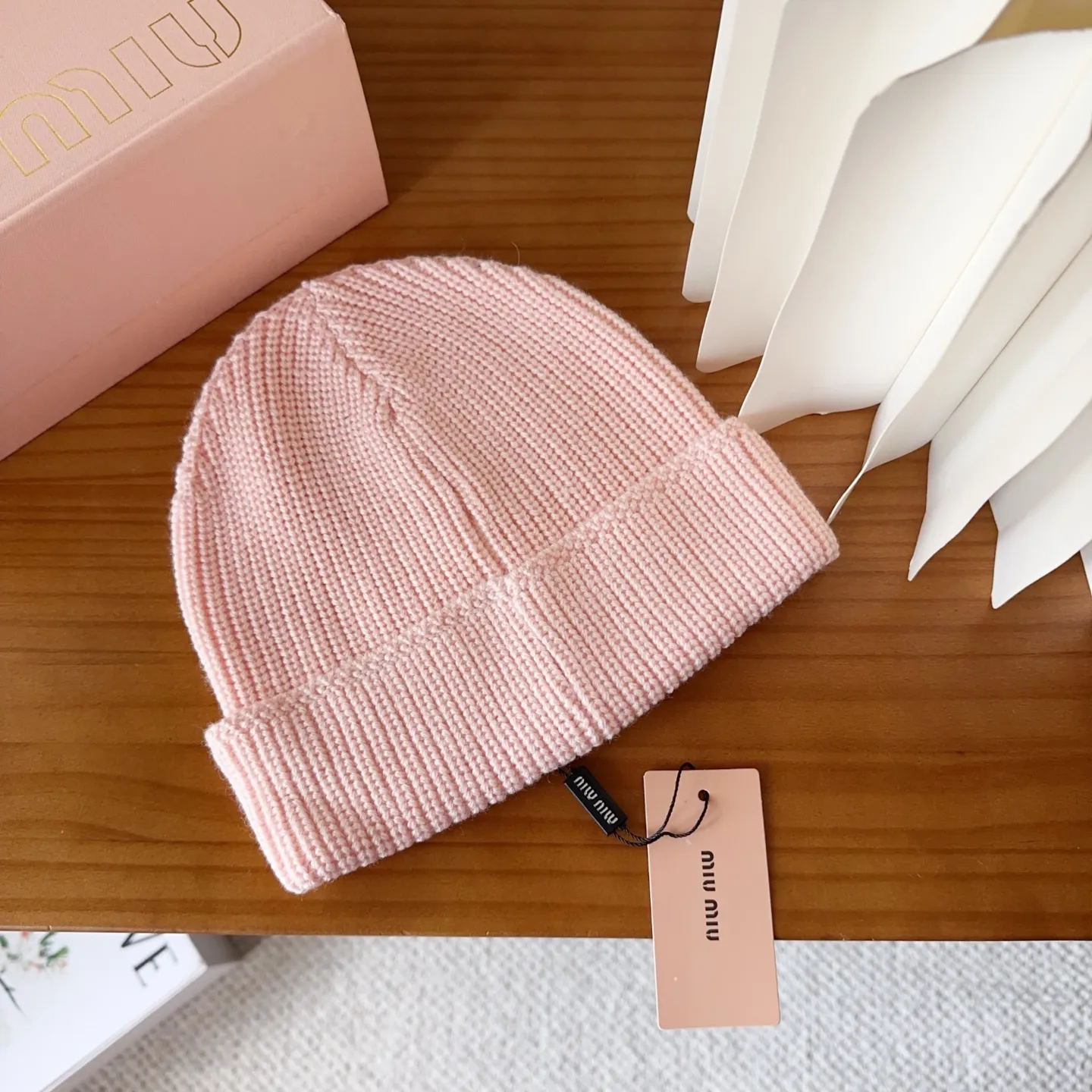 💰64 miumiu’s hot-selling knitted hat at Miu Miu counter! Xiaohongshu’s new product is released, it’s so 🉑️, high-elastic fabric, classic colors, same style for men and women.