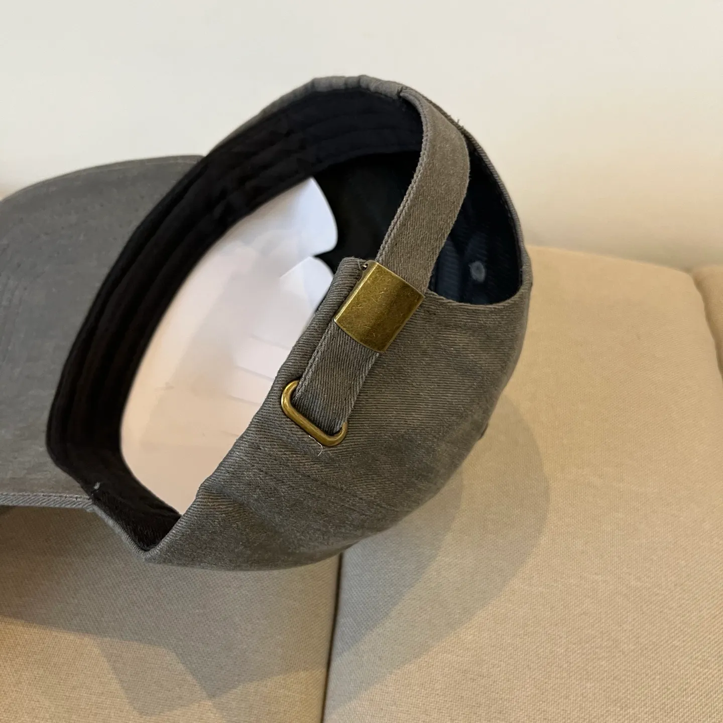 P66 miumiu original spring and summer new baseball cap, authentic mold-making and custom-made, the original workmanship is meticulous and the quality is superb!