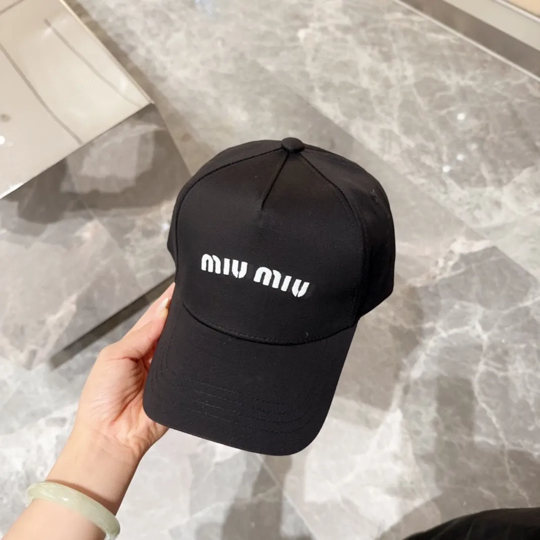 💰50 miumiu embroidered baseball cap, big brand style, very easy to match, get it now!