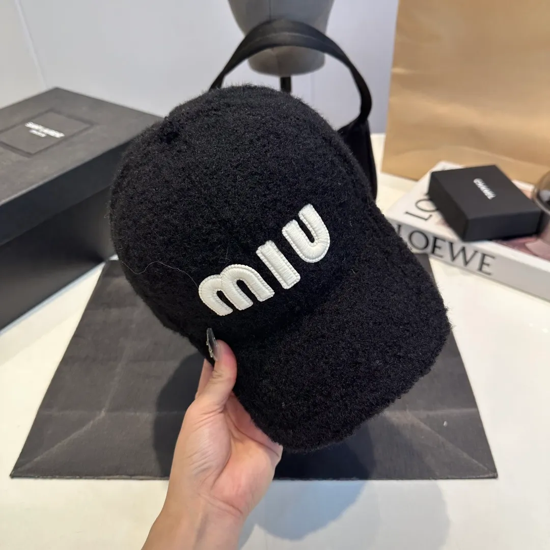 P56 Miumiu Miumiu new order style embroidered baseball cap🧢Big brand style is super easy to match, get it now!