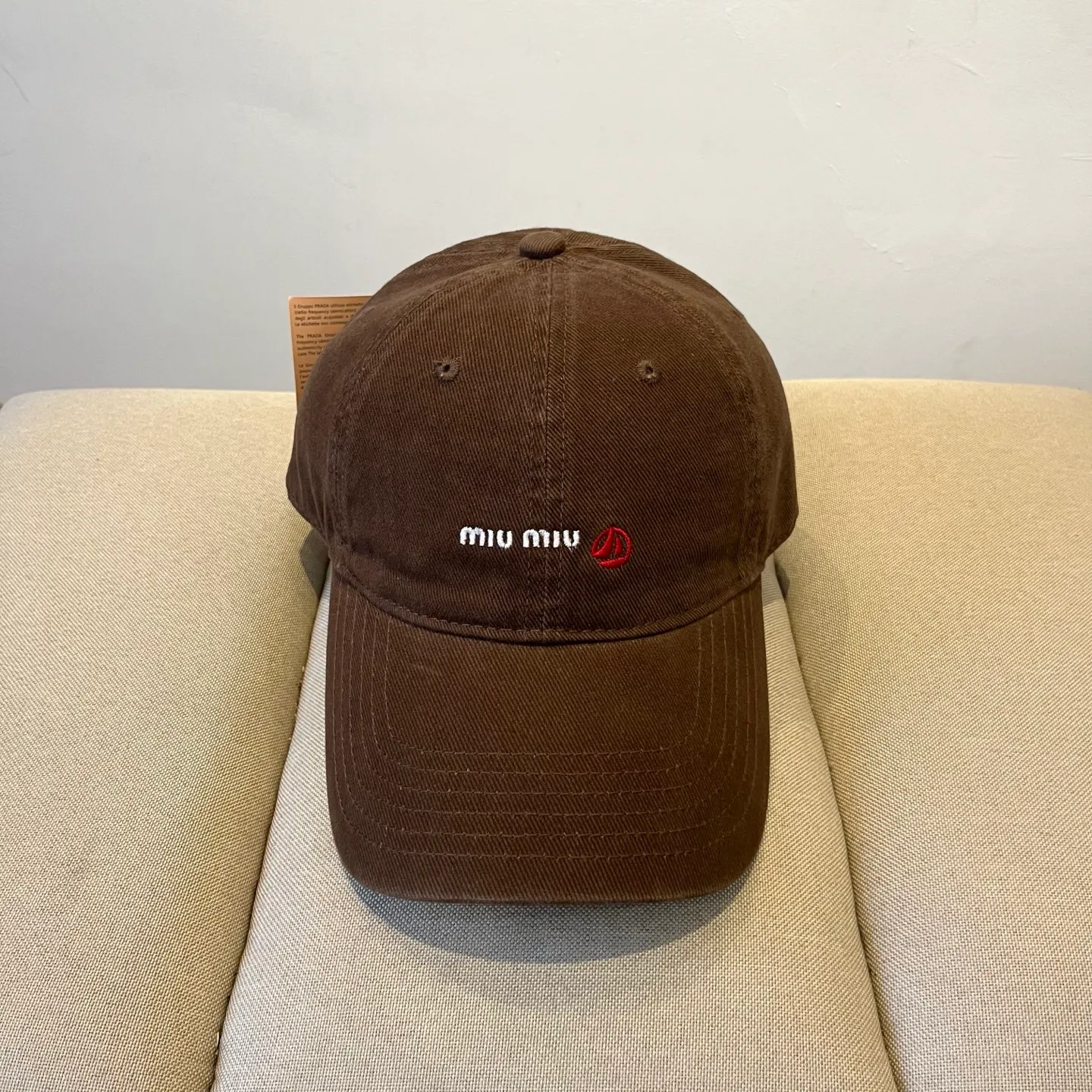 P60 miumiu original spring and summer new baseball cap, authentic mold-making and custom-made, the original workmanship is meticulous and the quality is superb!