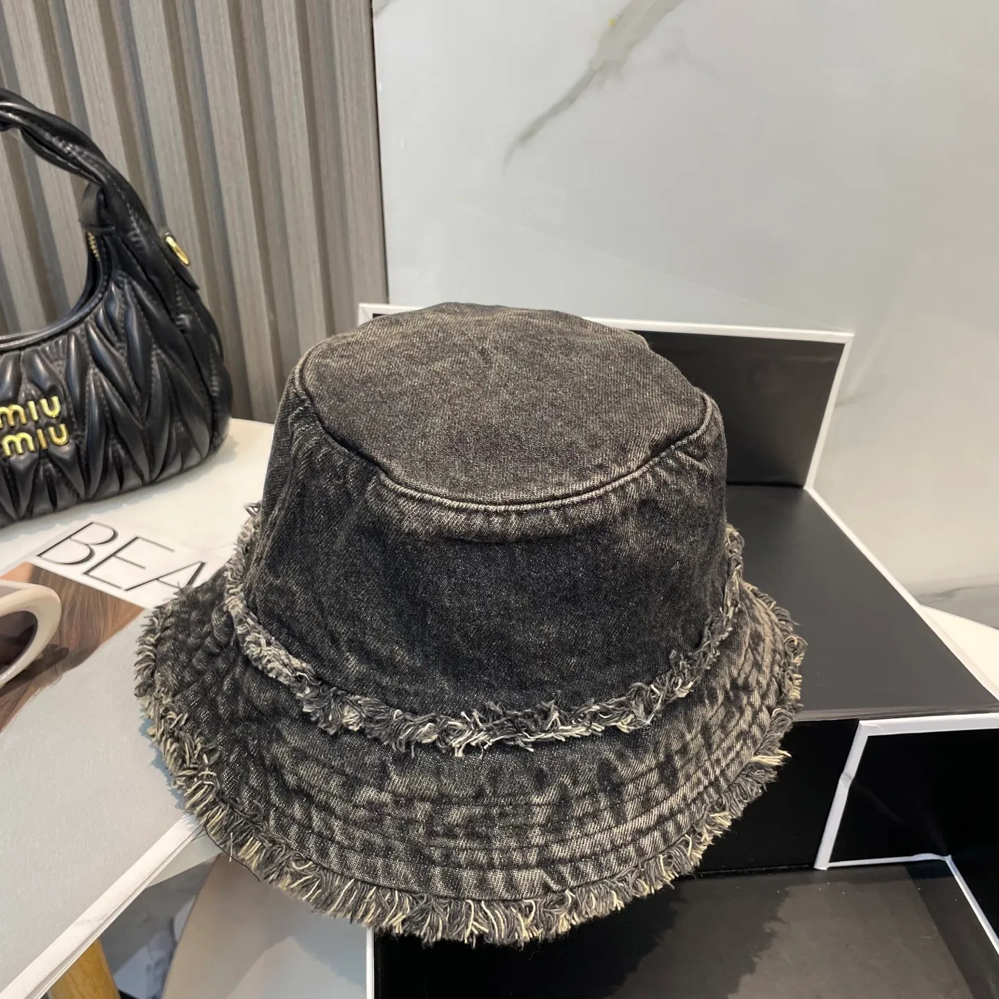 P66 💛 Comes with dust bag miumiu 2025 new washed soft denim men’s and women’s fisherman hat 🌈 Simple folding sunshade ~ a very textured one