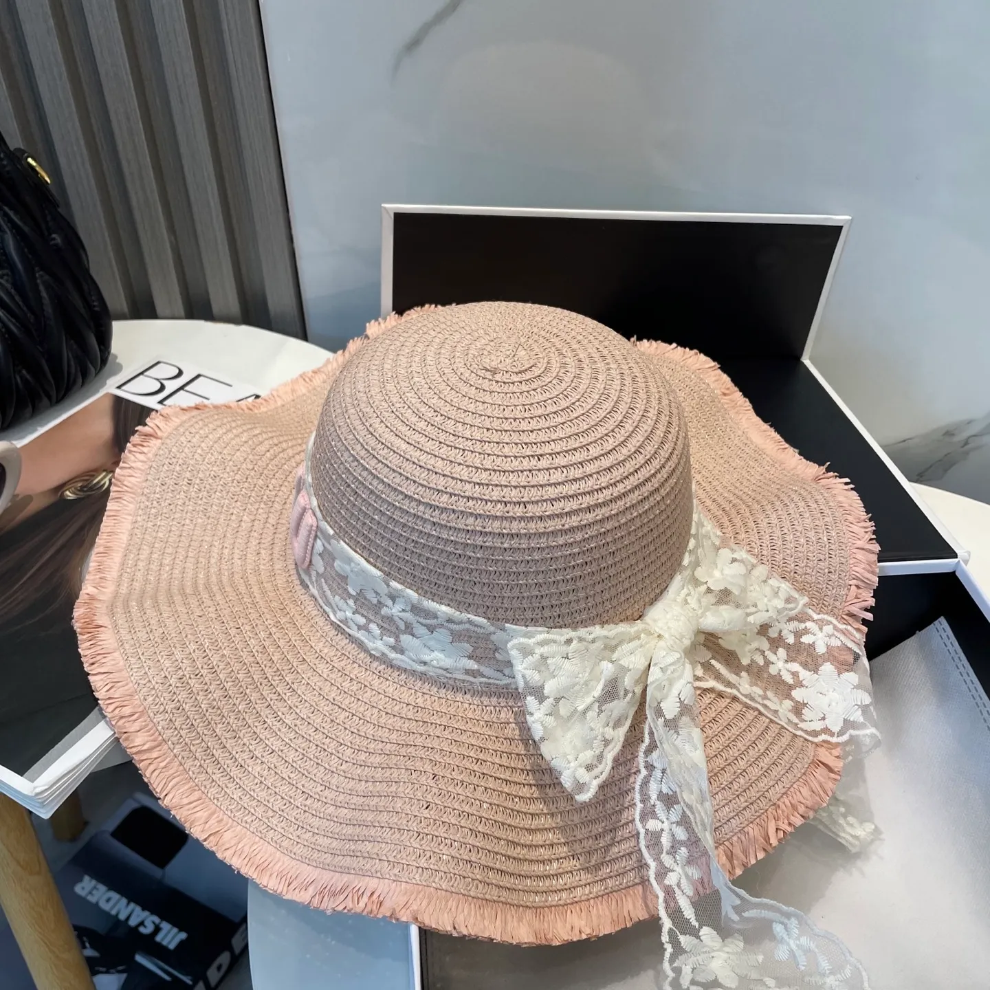 P60 Miu Miu miumiu2025 new straw hat, advanced customization, lady style, attention to detail, sun protection and UV protection in summer, a must-have for travel, versatile and good-looking