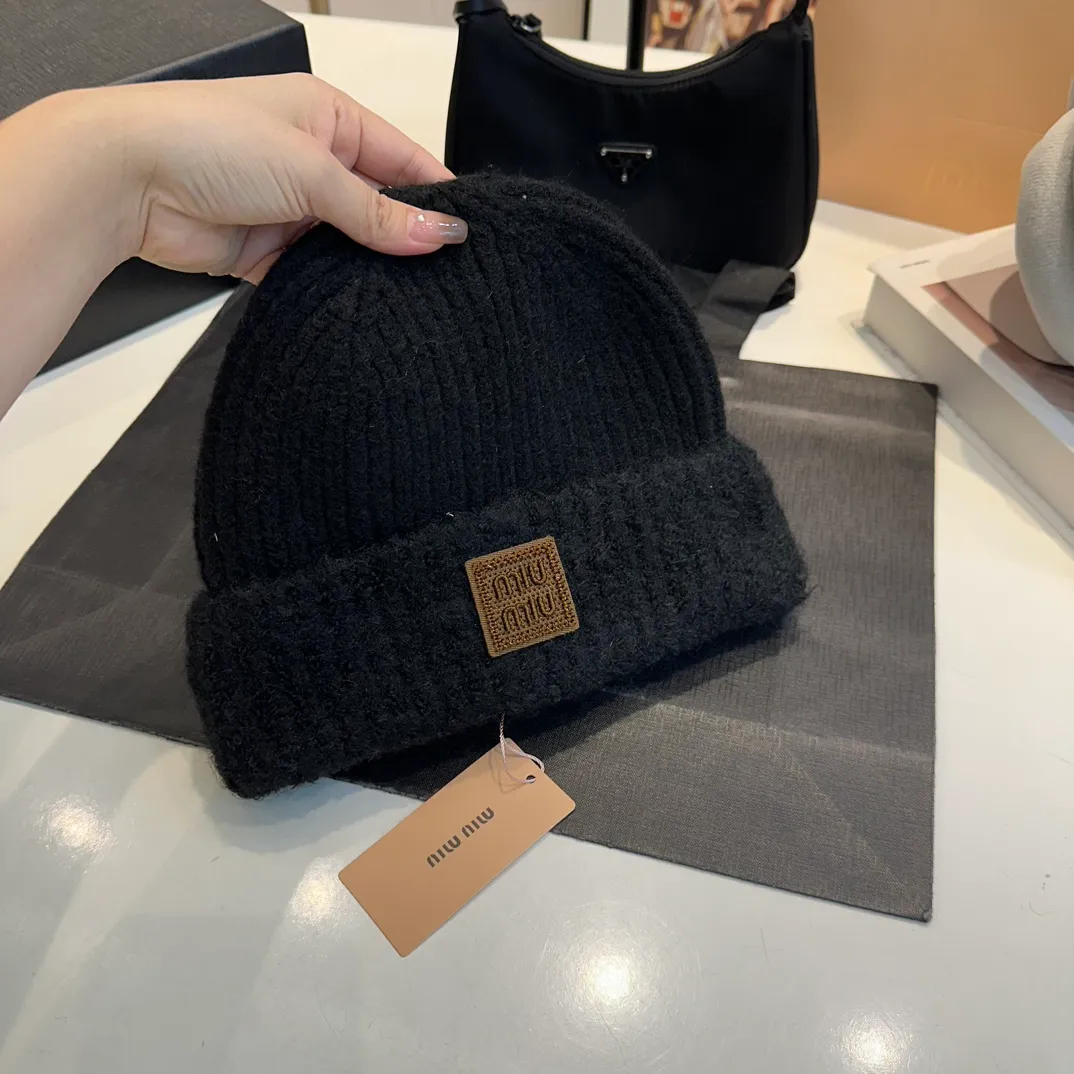 P50 miumiu 2024 autumn and winter new wool hat, 40% rabbit hair, 60% wool, high quality warm knitted hat