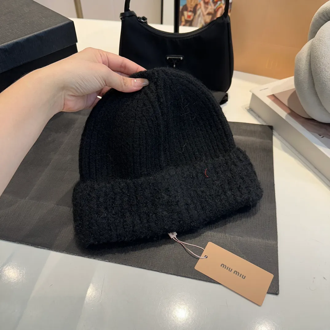 P50 miumiu 2024 autumn and winter new wool hat, 40% rabbit hair, 60% wool, high quality warm knitted hat