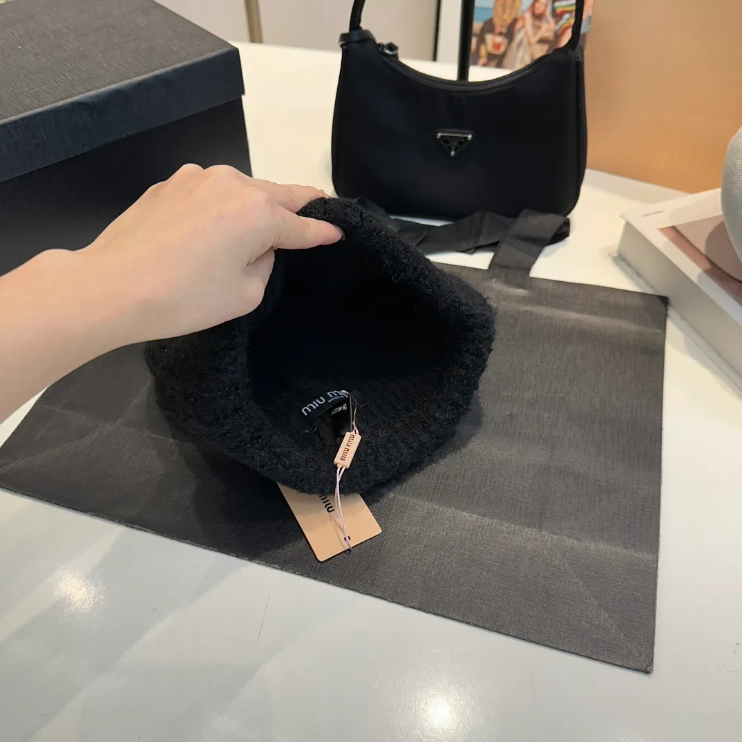 P50 miumiu 2024 autumn and winter new wool hat, 40% rabbit hair, 60% wool, high quality warm knitted hat