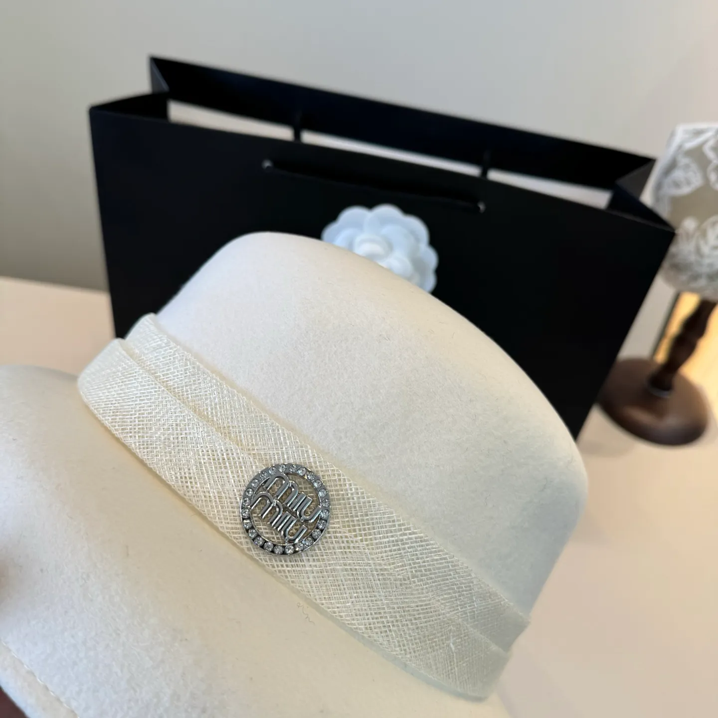 💰190¥ White miumiu new autumn and winter wool basin hat, 100% wool fabric%, head circumference 57cm