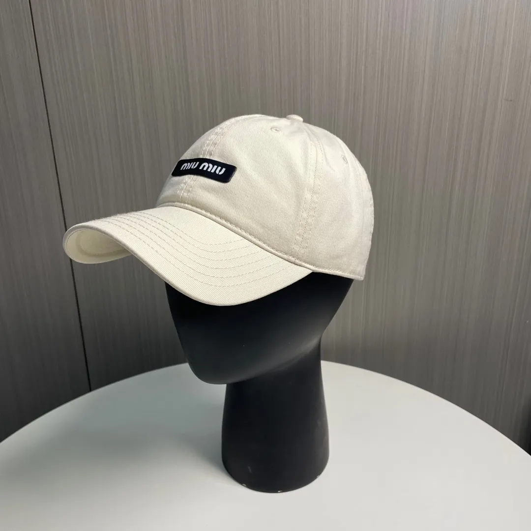 P60 miumiu new solid color baseball cap, the hottest color at the moment - full of street style! Trendy and versatile, Xiaohongshu grows grass, poison, get your boyfriend, and cool together