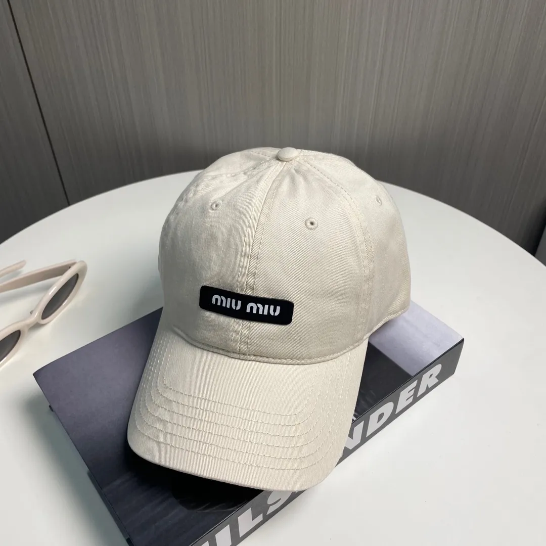 P60 miumiu new solid color baseball cap, the hottest color at the moment - full of street style! Trendy and versatile, Xiaohongshu grows grass, poison, get your boyfriend, and cool together