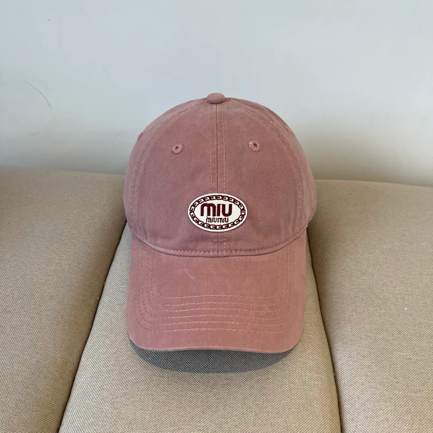 P60 miumiu original spring and summer new baseball cap, authentic mold-making and custom-made, the original workmanship is meticulous and the quality is superb!