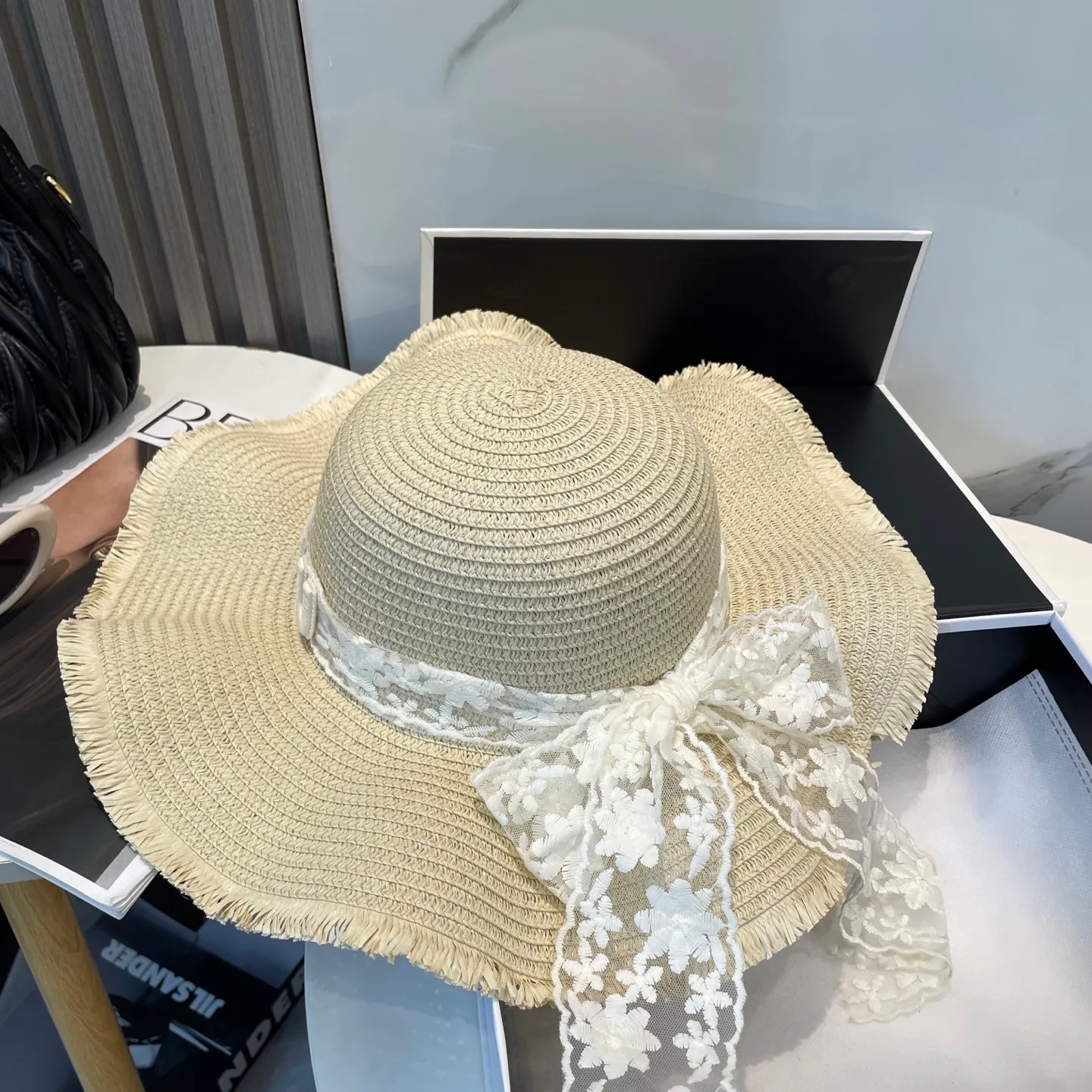P60 miumiu 2025 new straw hat, advanced customization, lady style, attention to detail, sun protection and UV protection in summer, a must-have for travel, versatile and good-looking