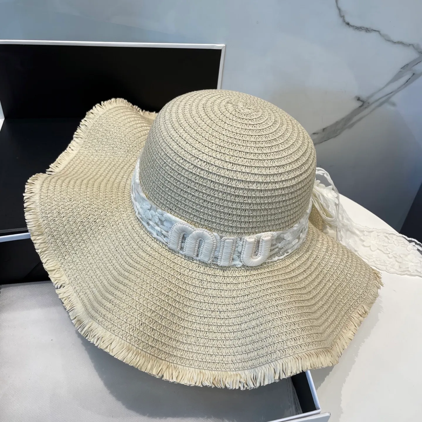 P60 miumiu 2025 new straw hat, advanced customization, lady style, attention to detail, sun protection and UV protection in summer, a must-have for travel, versatile and good-looking