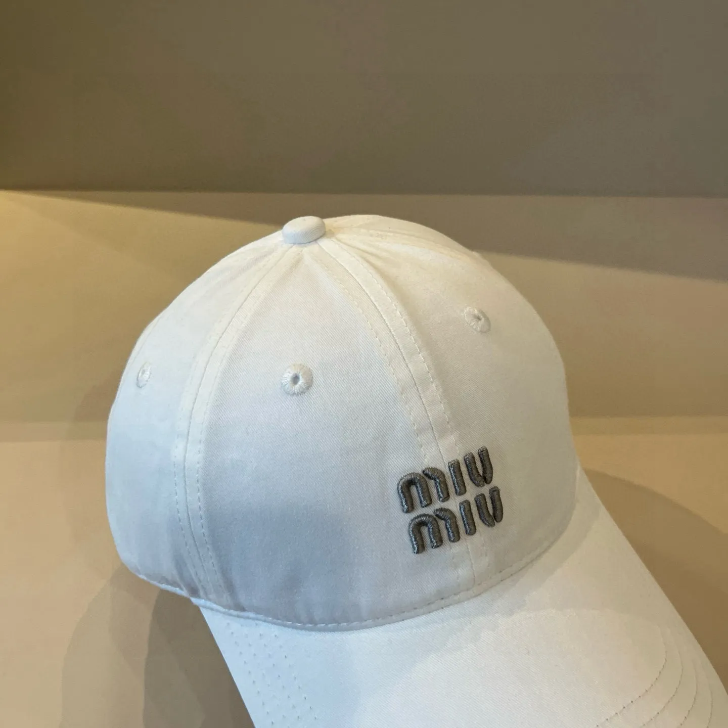 P70 miumiu original spring and summer new baseball cap, authentic mold-making and custom-made, the original workmanship is meticulous and the quality is superb!