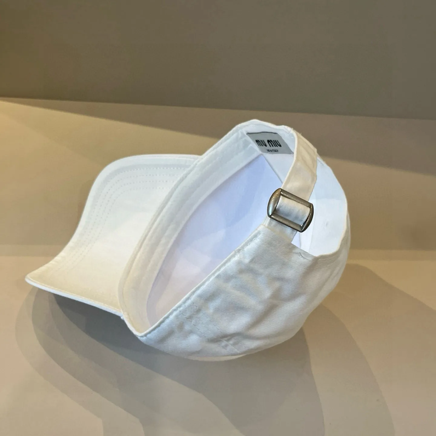 P70 miumiu original spring and summer new baseball cap, authentic mold-making and custom-made, the original workmanship is meticulous and the quality is superb!