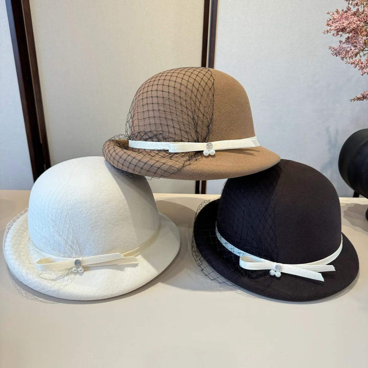 💰210¥ White miumiu new wool basin hat, 100% wool fabric, head circumference 57cm