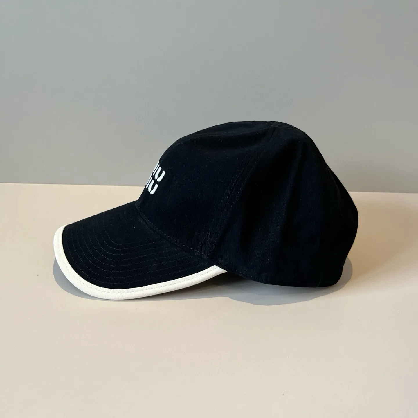 P60 miumiu original spring and summer new baseball cap, authentic mold-making and custom-made, the original workmanship is meticulous and the quality is superb!