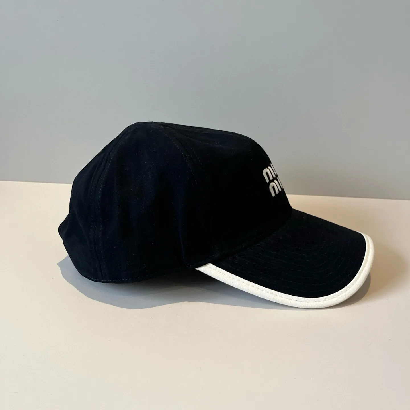 P60 miumiu original spring and summer new baseball cap, authentic mold-making and custom-made, the original workmanship is meticulous and the quality is superb!