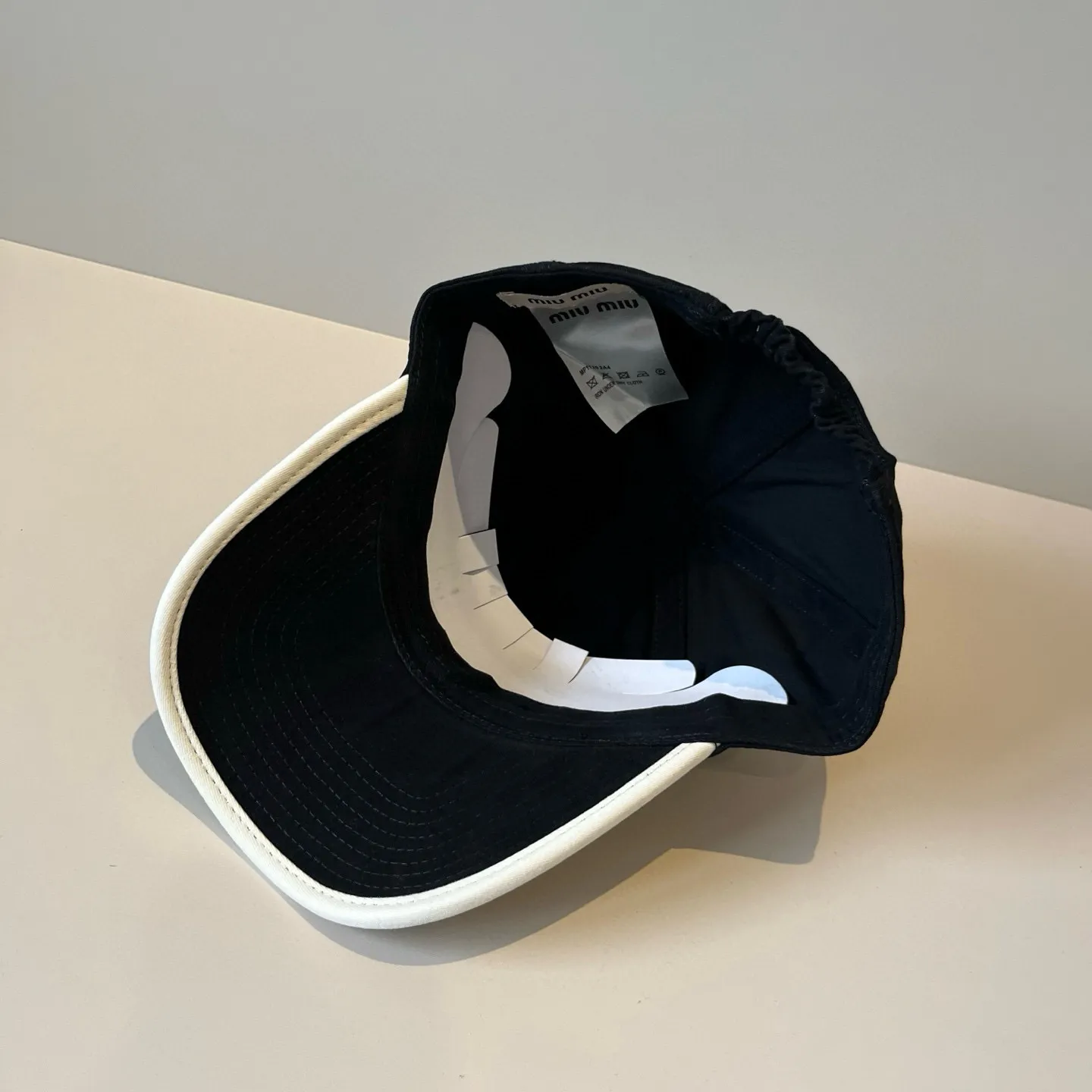 P60 miumiu original spring and summer new baseball cap, authentic mold-making and custom-made, the original workmanship is meticulous and the quality is superb!