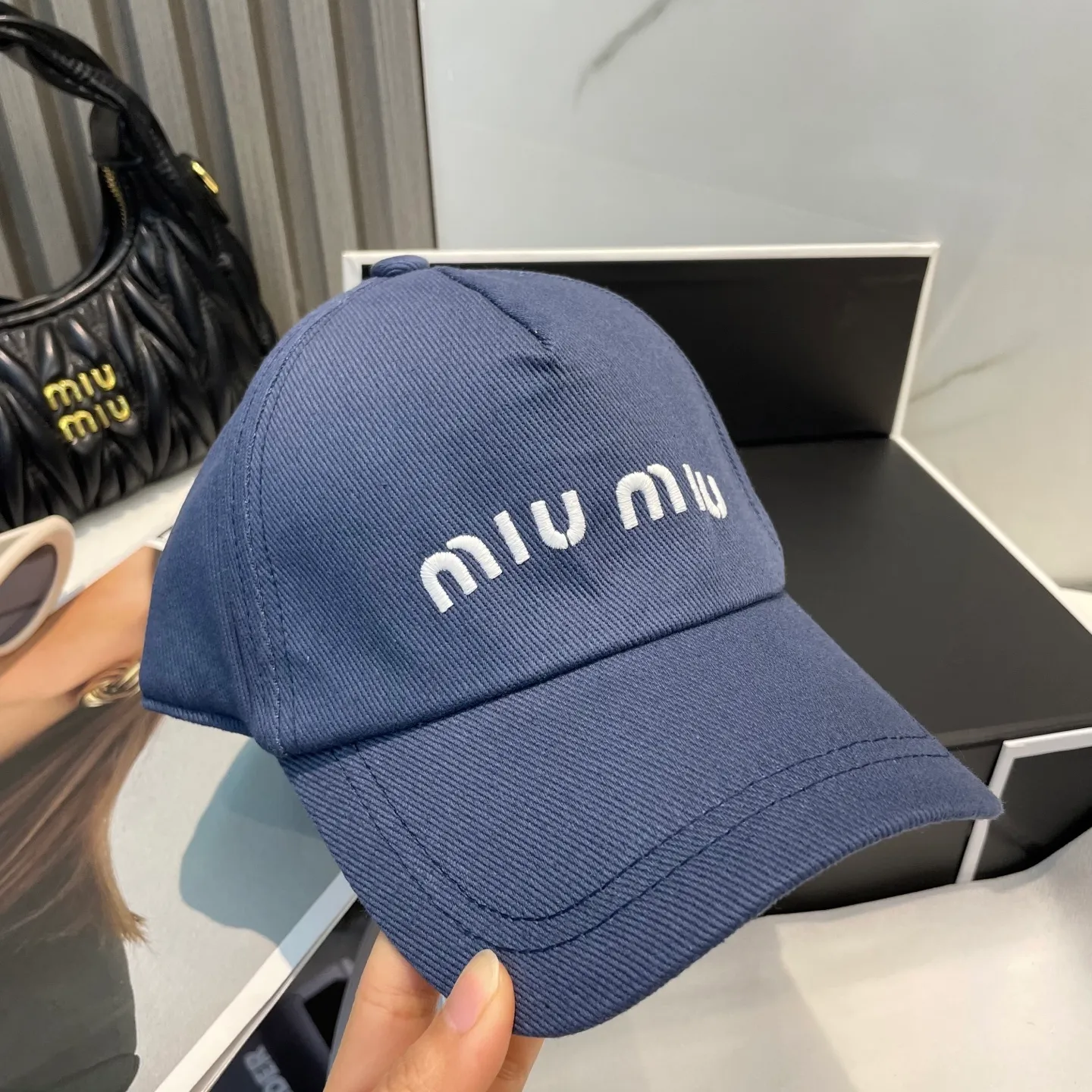 P60💛 Comes with dust bag. [Miumiu Miu Miu] New order style embroidered baseball cap🧢Big brand style is super easy to match, hurry up and get it!
