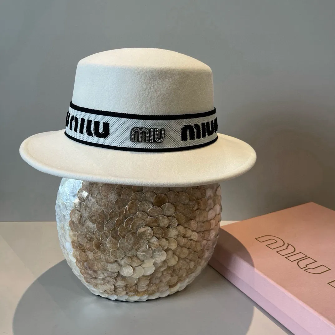 💰180¥ White miumiu autumn and winter new wool top hat, flat top hat, 100% wool🦙% fabric, head circumference 57cm