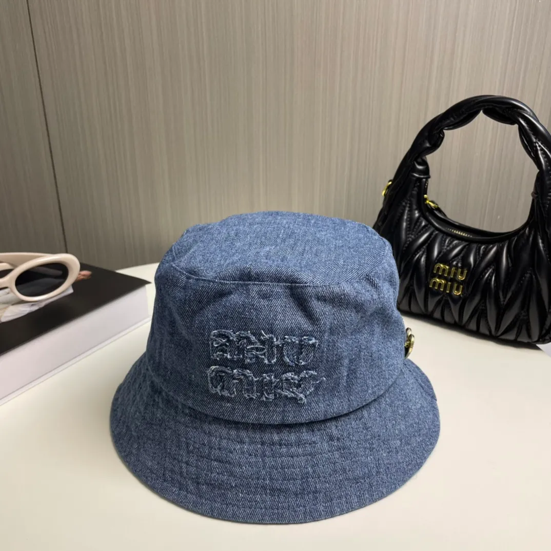 P76💛 Comes with dust bag. [Miumiu Miumiu] New denim order style bucket hat, big brand style is super easy to match, hurry up and get it!