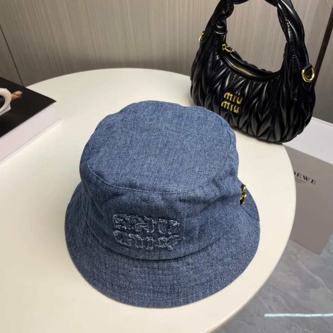 P76💛 Comes with dust bag. [Miumiu Miumiu] New denim order style bucket hat, big brand style is super easy to match, hurry up and get it!