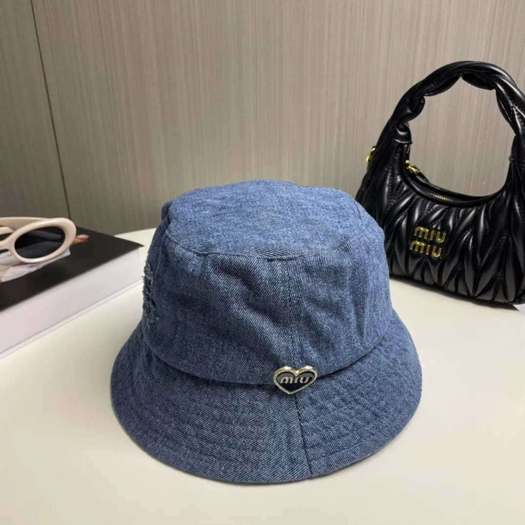 P76💛 Comes with dust bag. [Miumiu Miumiu] New denim order style bucket hat, big brand style is super easy to match, hurry up and get it!