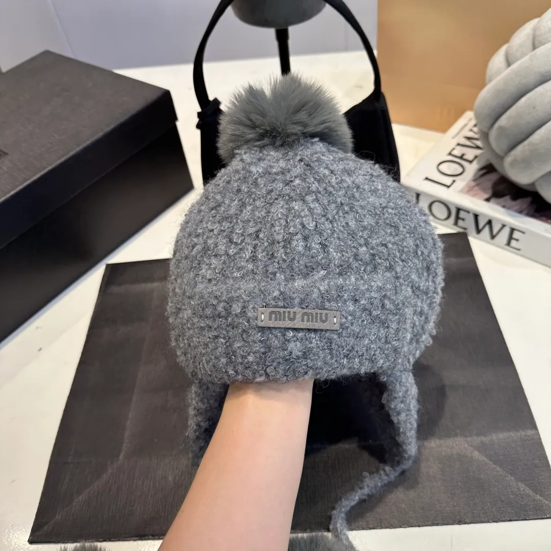 P80 miumiu Miu Miu fox fur ball new autumn and winter wool hat