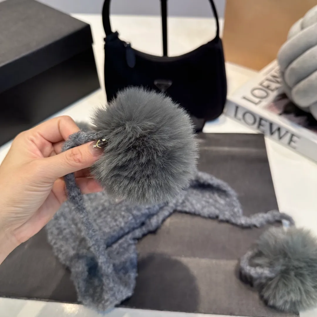 P80 miumiu Miu Miu fox fur ball new autumn and winter wool hat