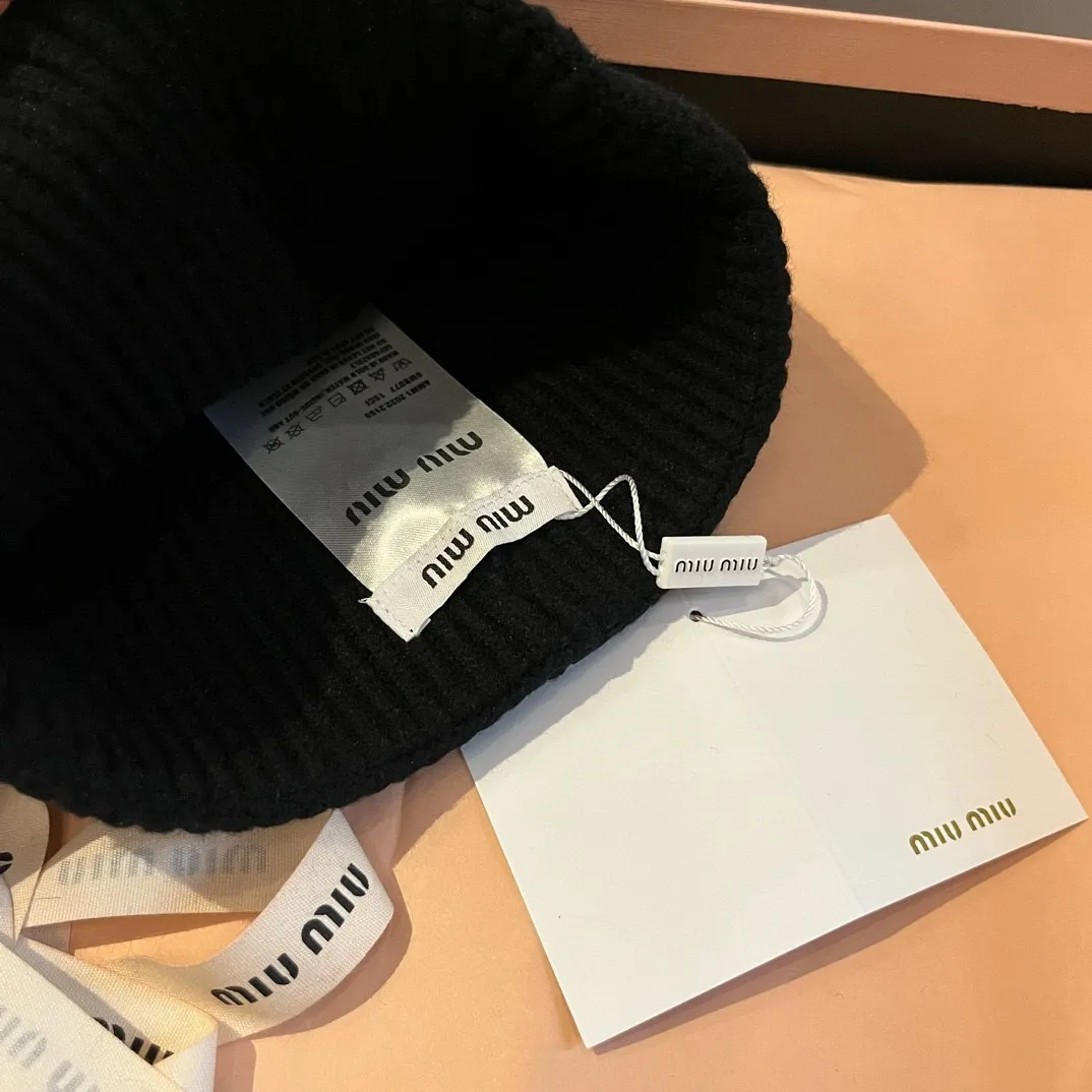 💰70¥ miumiu new knitted beanie, unisex