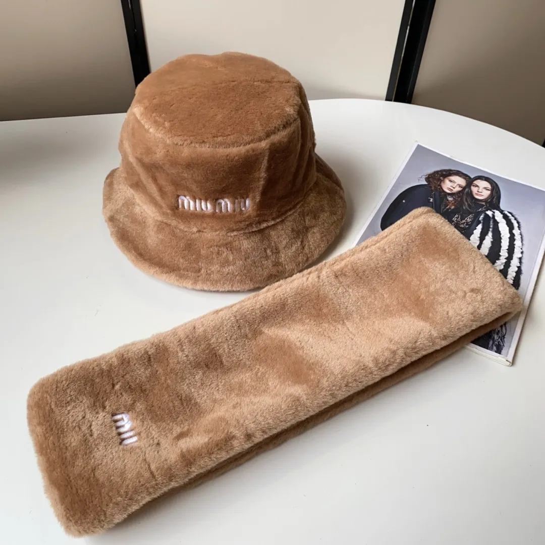 💰Scarf 35 hat 70¥ 2️⃣5️⃣Fall and winter hot style ⚜️miumiu artificial fur warm scarf hat 💫Fashion star same style 🛒Black khaki pink