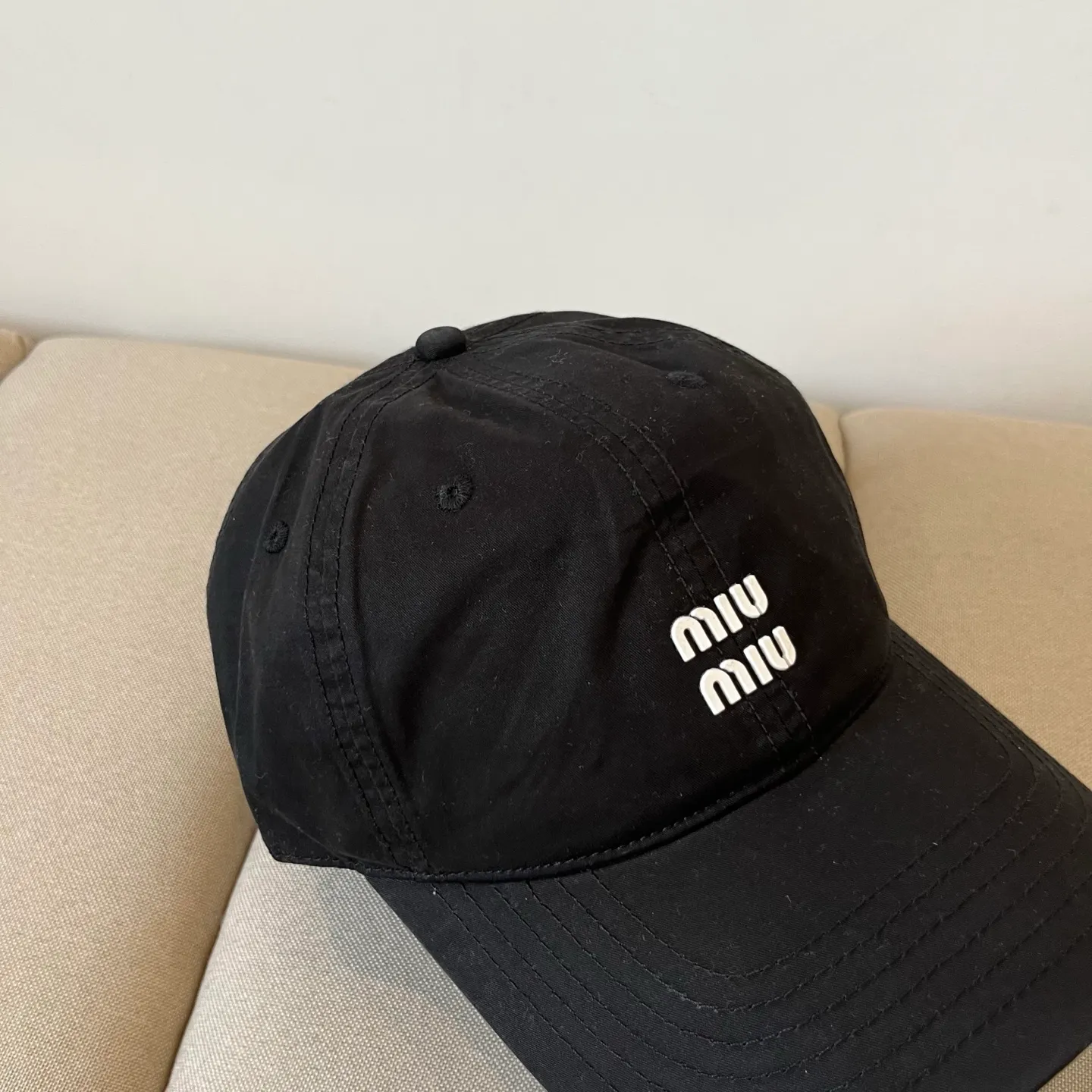 P60 miumiu original spring and summer new baseball cap, authentic mold-making and custom-made, the original workmanship is meticulous and the quality is superb!