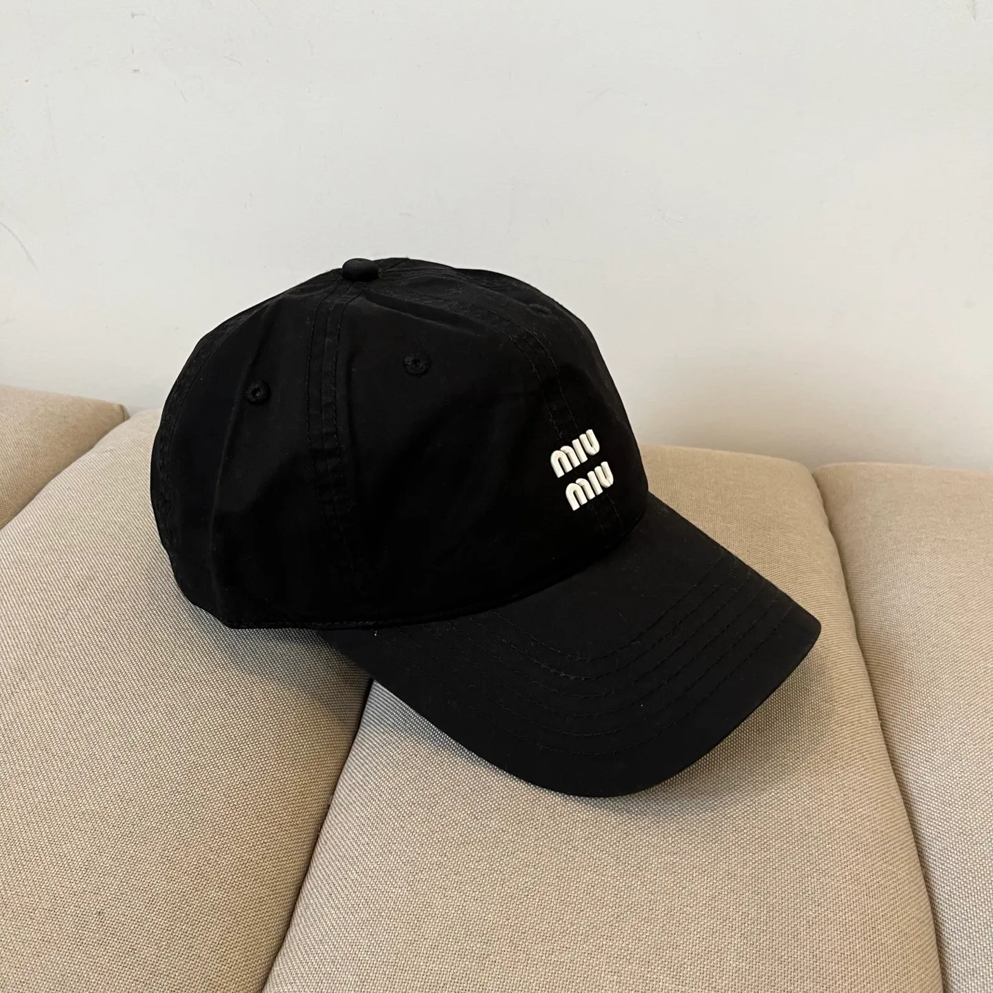 P60 miumiu original spring and summer new baseball cap, authentic mold-making and custom-made, the original workmanship is meticulous and the quality is superb!