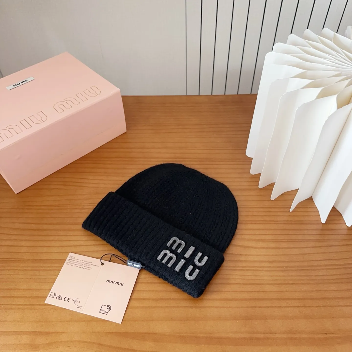 💰60 miumiu’s most popular knitted hat at the Miu Miu counter! Xiaohongshu’s new product is released, it’s so 🉑️, high-elastic fabric, classic colors, same style for men and women.