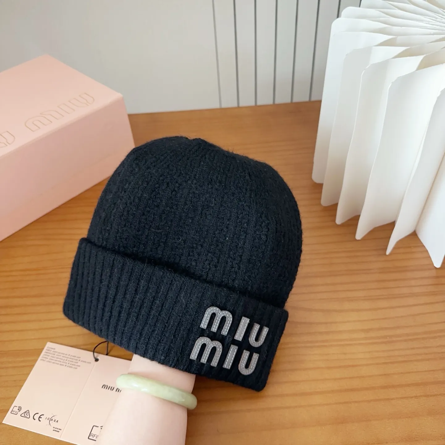 💰60 miumiu’s most popular knitted hat at the Miu Miu counter! Xiaohongshu’s new product is released, it’s so 🉑️, high-elastic fabric, classic colors, same style for men and women.