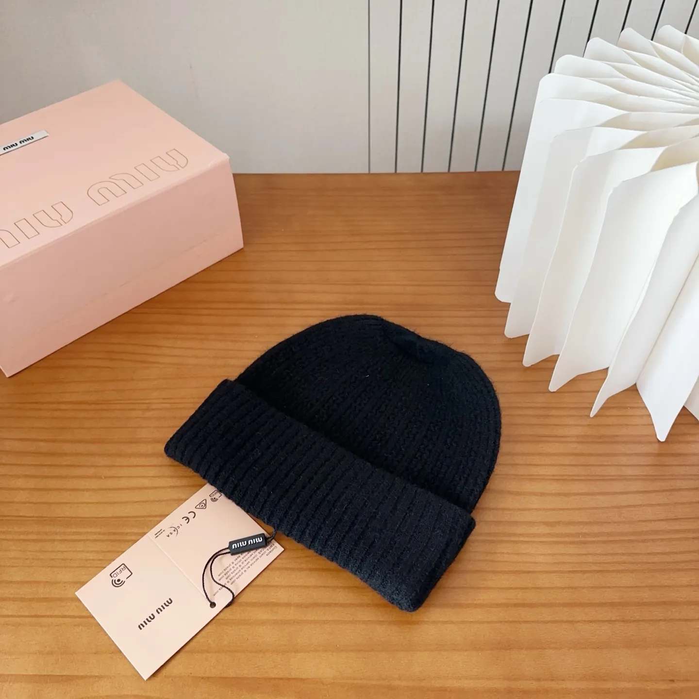💰60 miumiu’s most popular knitted hat at the Miu Miu counter! Xiaohongshu’s new product is released, it’s so 🉑️, high-elastic fabric, classic colors, same style for men and women.
