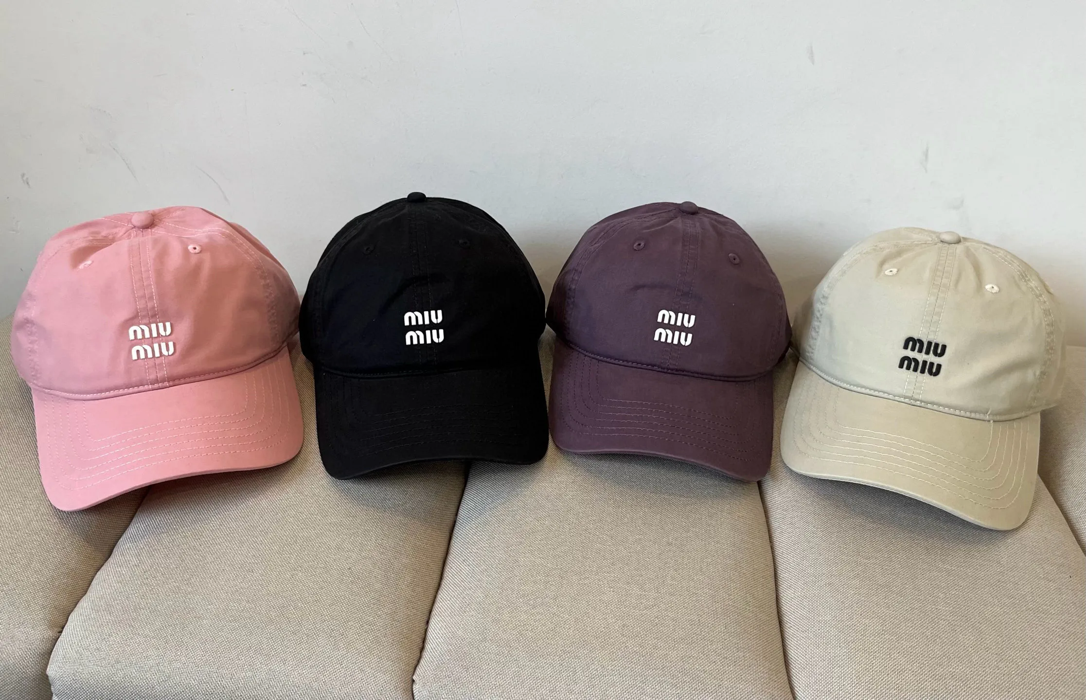 P50 miumiu original spring and summer new baseball cap, genuine mold-making and custom-made, the original workmanship is meticulous and the quality is superb!