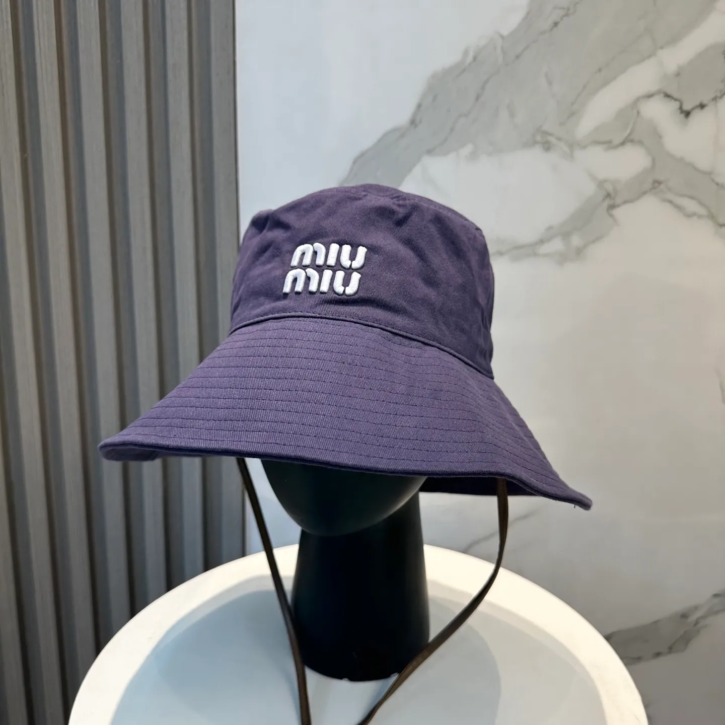 P70 MiuMiu Miu Miu's new fisherman hat | Large brim ~ Increased sun protection range, quality details are in place ~ Hats have always been an inseparable item in daily matching. The fisherman hat will never go out of style. This Miu family has always been loved by everyone. It is casual, versatile, sun-protective and comfortable. It feels very soft but does not affect its shape at all. ​