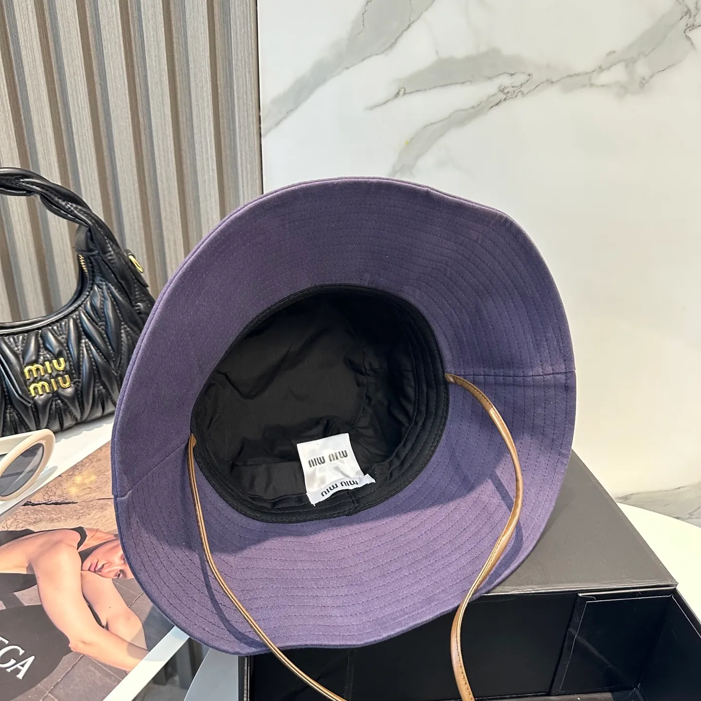 P70 MiuMiu Miu Miu's new fisherman hat | Large brim ~ Increased sun protection range, quality details are in place ~ Hats have always been an inseparable item in daily matching. The fisherman hat will never go out of style. This Miu family has always been loved by everyone. It is casual, versatile, sun-protective and comfortable. It feels very soft but does not affect its shape at all. ​